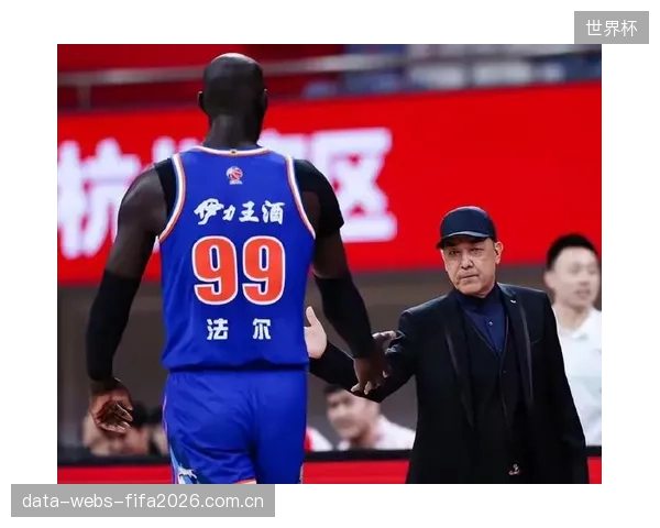 刘家成的御用外援法尔或将转投北控，其近筐终结效率极高。